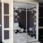 miroir armoire avec un motif
