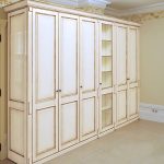 armoire peinte