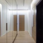 grand placard avec un miroir