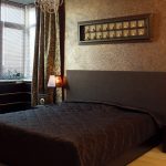 mobilier de chambre sombre