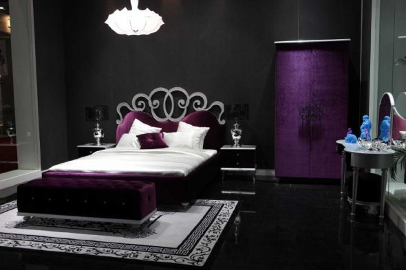 mobilier violet foncé