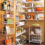 étagères pratiques dans le garde-manger