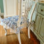 Couvertures pour chaises dans la cuisine