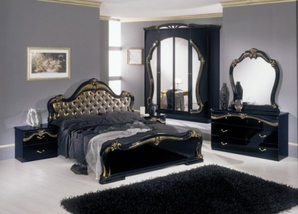 Les meubles noirs peuvent avoir une finition brillante.