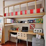 Grenier de lit pour enfants avec un bureau