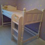 Lit bébé dans la chambre