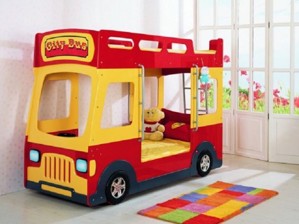 Bus lit superposé à la crèche