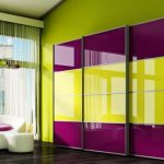 Façades d'un miroir décoratif pour armoires coulissantes
