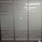 Façades en verre pour l'armoire coulissante