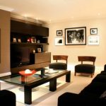 Salon aux couleurs sombres