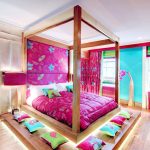 lit en bois à l'intérieur