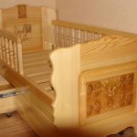 Un lit de bricolage en bois