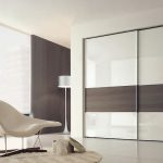 Cabinet en verre dépoli mat