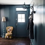 crochet mural dans le couloir