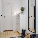 couloir pour un couloir étroit avec un miroir