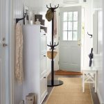 le couloir pour le couloir étroit est lumineux