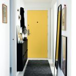 couloir pour une porte lumineuse couloir étroit