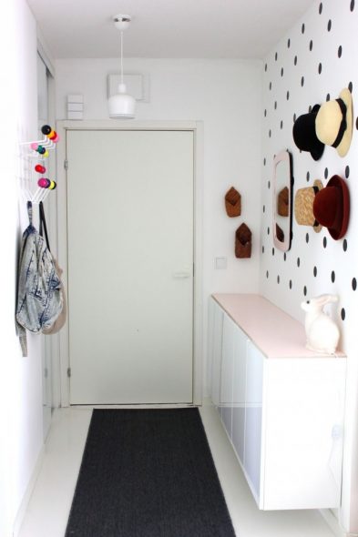 boîte à chaussures dans le couloir