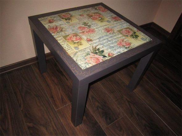 Pour restaurer la table de la cuisine avec leurs propres mains