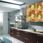 film auto-adhésif de bricolage dans la cuisine