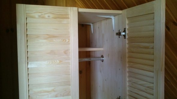 Armoire en bois