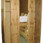 Armoire coulissante en pin