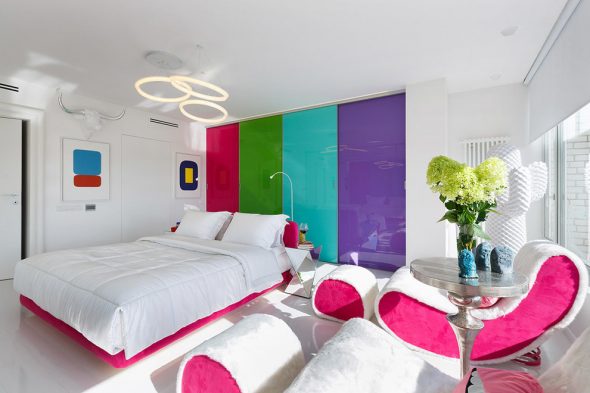 armoire multicolore
