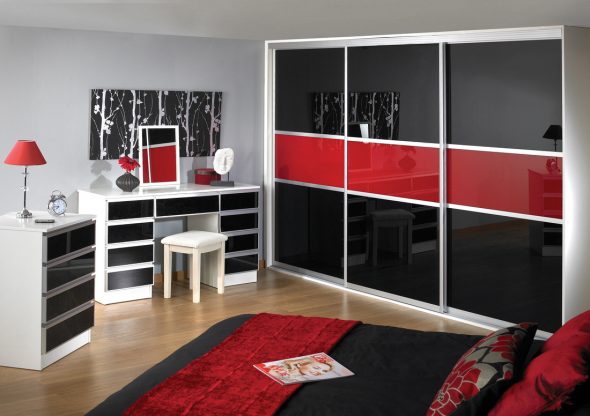 armoire noir et rouge