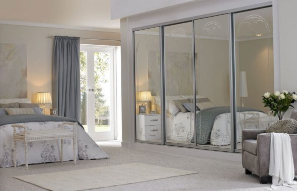 armoire avec miroirs
