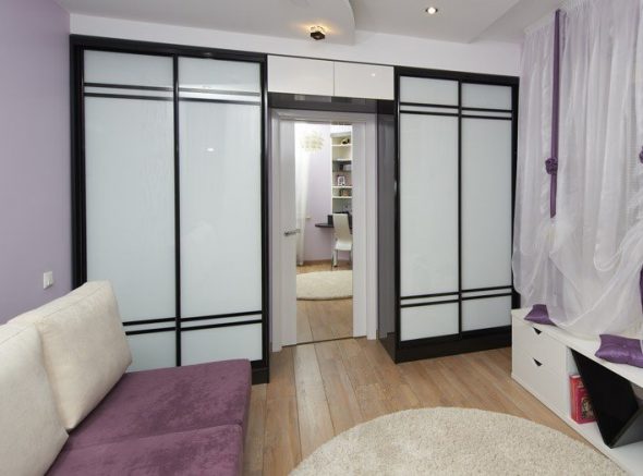 Cabinet dans la porte photo