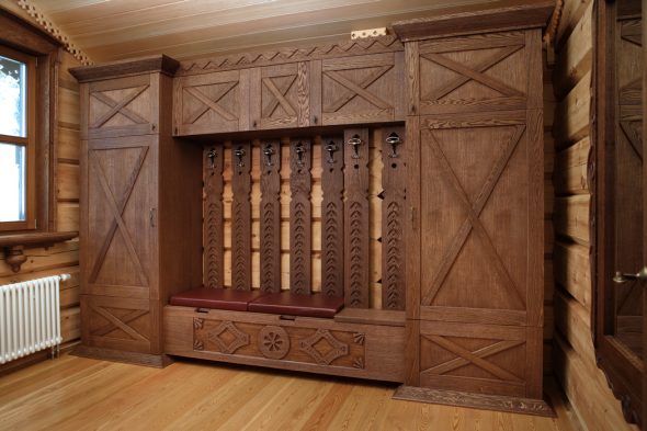 Armoires en bois massif
