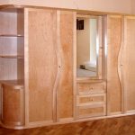 Armoires coulissantes en pin