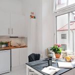 rebord de la table dans la cuisine