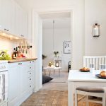 rebord de la table dans la cuisine