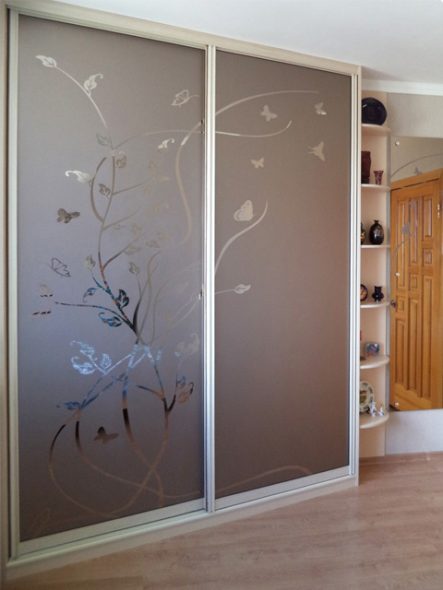 Options pour l'utilisation de verre décoratif et de miroirs