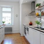 meubles blancs dans la cuisine