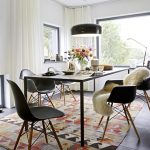 mobilier noir dans la conception de la salle à manger scandinave