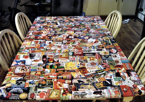 décoré avec des coupures de magazines