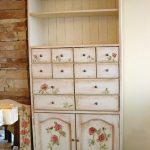 armoire de découpage pour la vaisselle