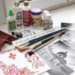 Découpage de vieilles peintures de table