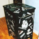 decoupage tumby avec des coupeurs de journaux et de photos