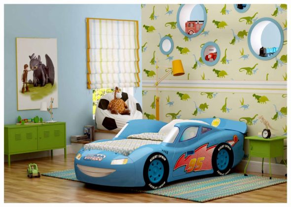 voiture de course de lit