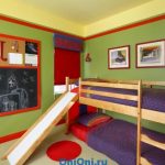 lit d'enfant avec un toboggan pour un enfant