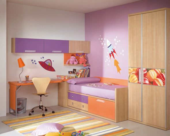 intérieur d'une petite chambre d'enfants