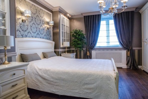 intérieur de chambre avec bras de lumière