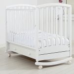 lit pendule blanc