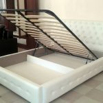lit de levage blanc