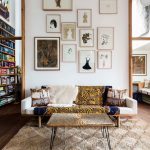 cape sur le sofa à l'intérieur