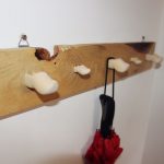 crochet mural dans le couloir