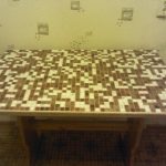 table de mise à niveau dans la cuisine